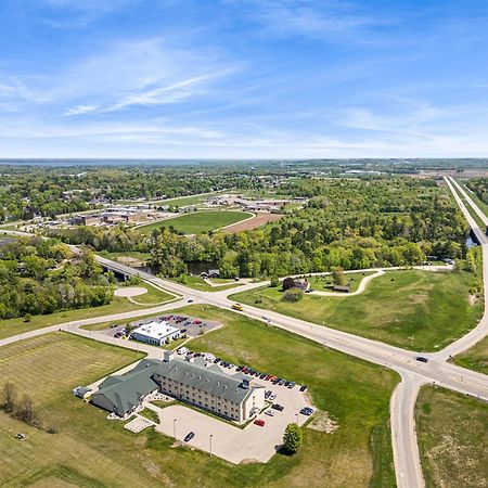 Boarders Inn & Suites By Cobblestone Hotels - Shawano エクステリア 写真