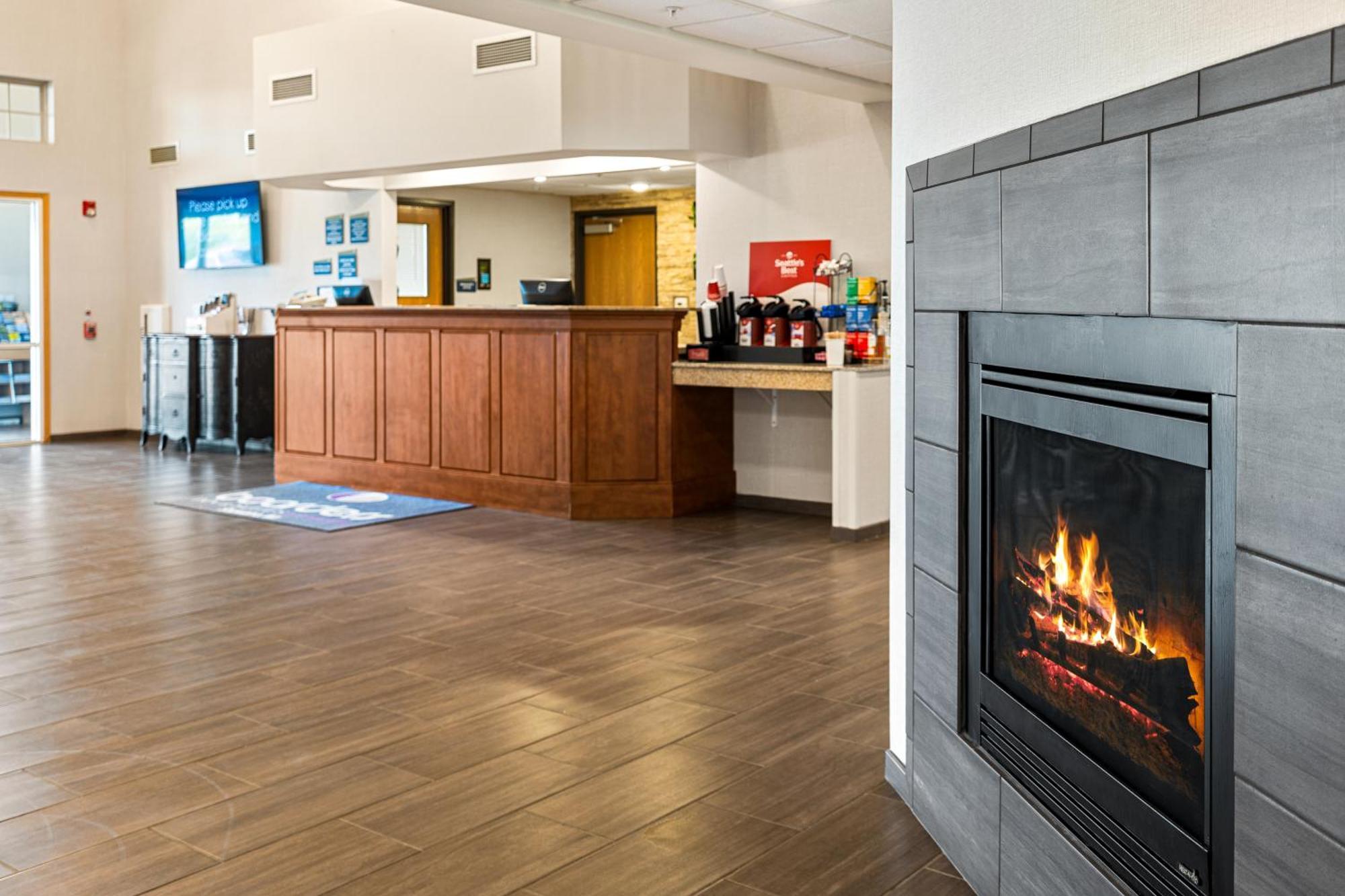 Boarders Inn & Suites By Cobblestone Hotels - Shawano エクステリア 写真