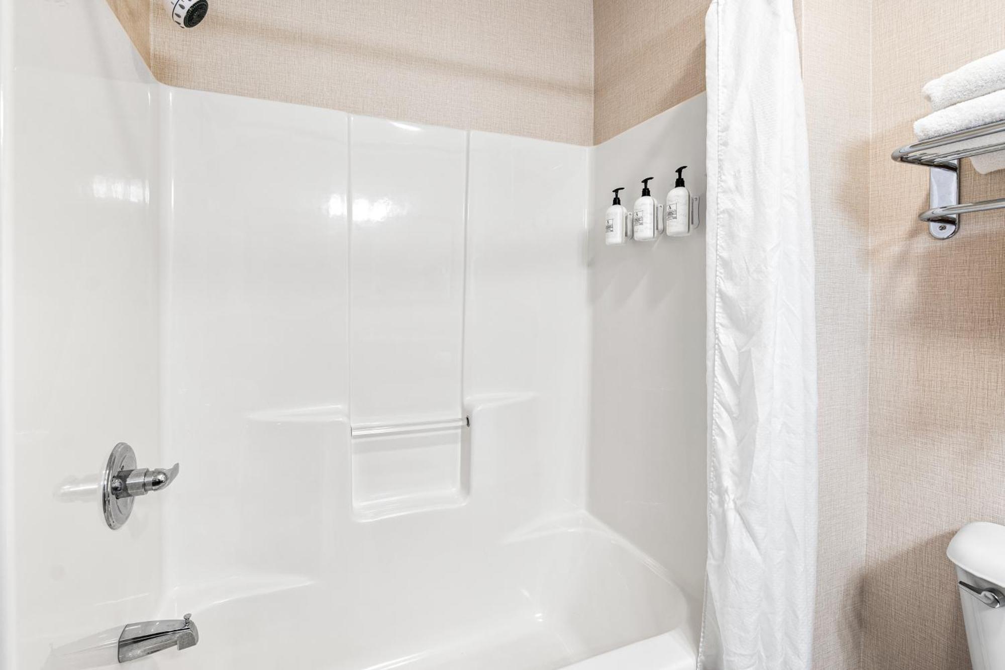Boarders Inn & Suites By Cobblestone Hotels - Shawano エクステリア 写真