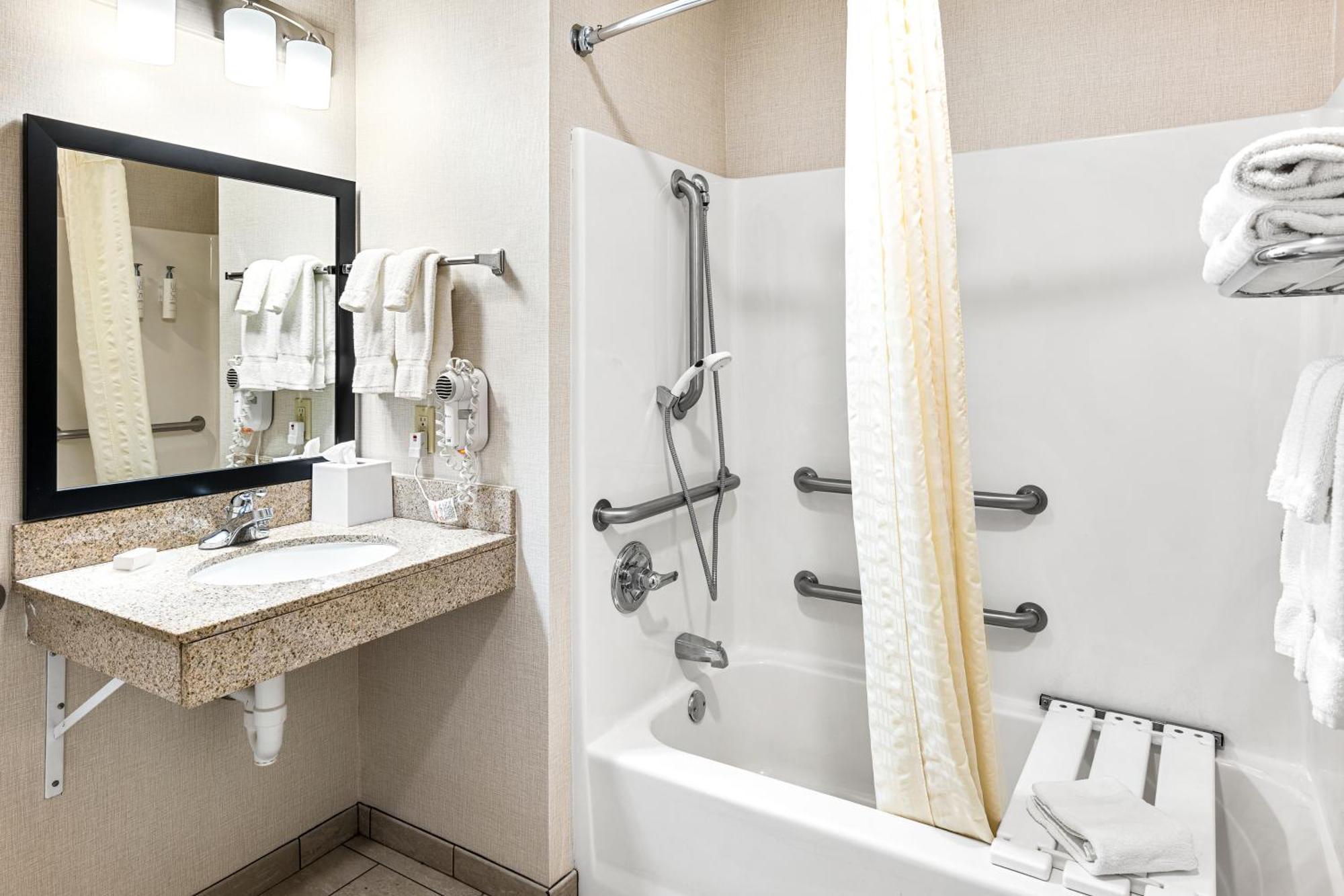 Boarders Inn & Suites By Cobblestone Hotels - Shawano エクステリア 写真
