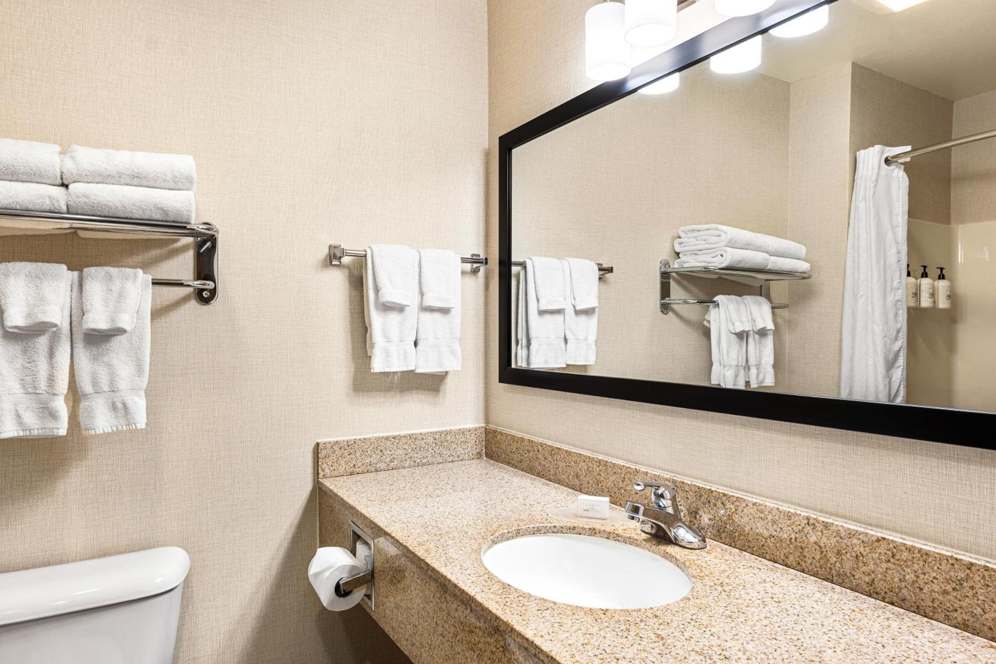 Boarders Inn & Suites By Cobblestone Hotels - Shawano エクステリア 写真