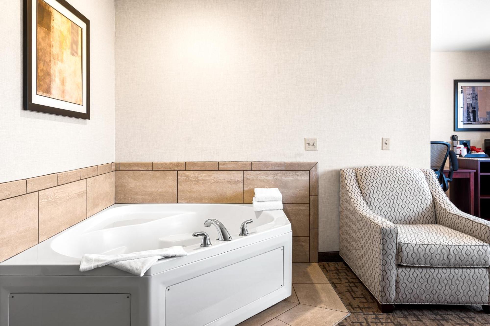 Boarders Inn & Suites By Cobblestone Hotels - Shawano エクステリア 写真