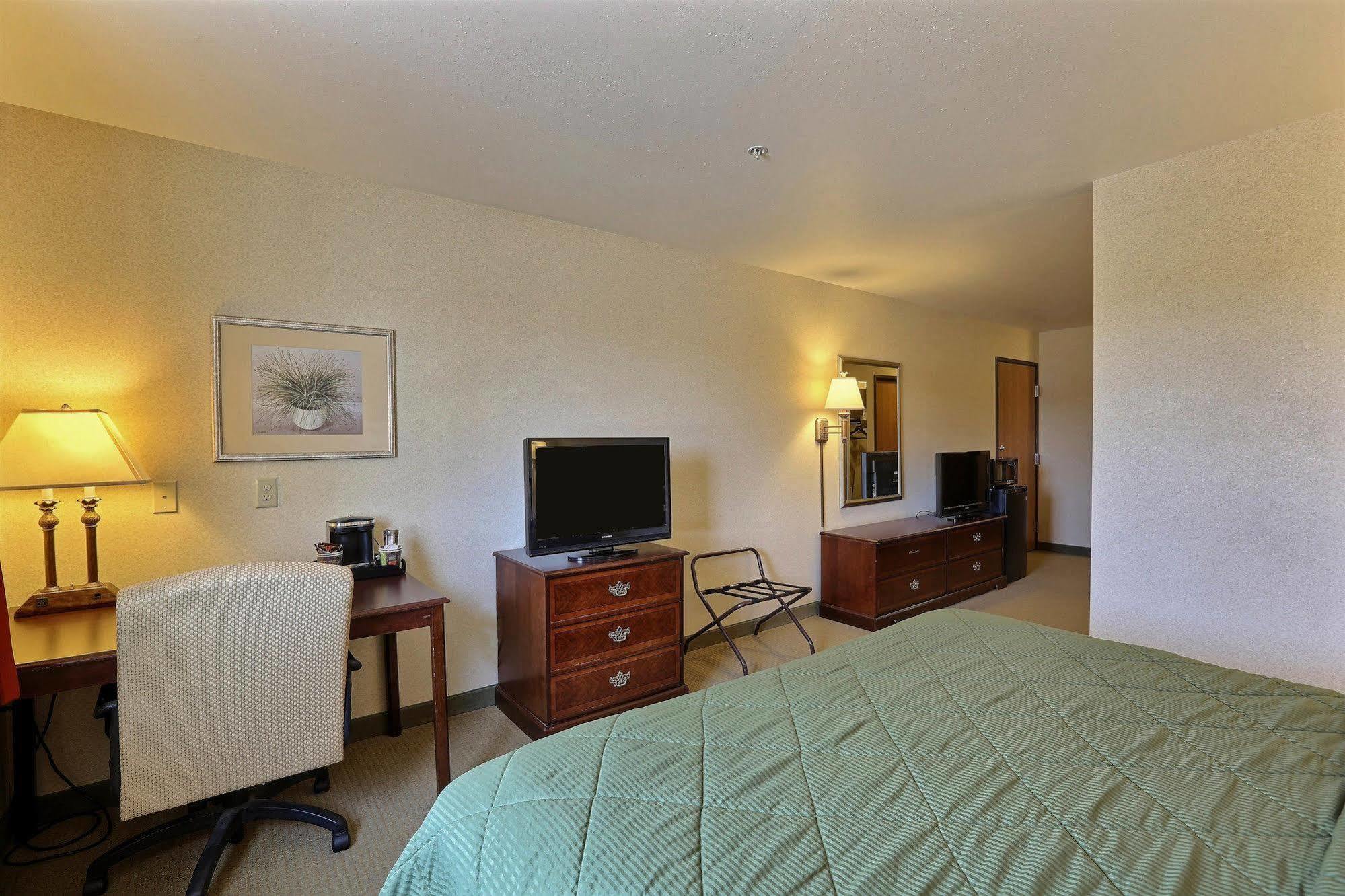 Boarders Inn & Suites By Cobblestone Hotels - Shawano エクステリア 写真