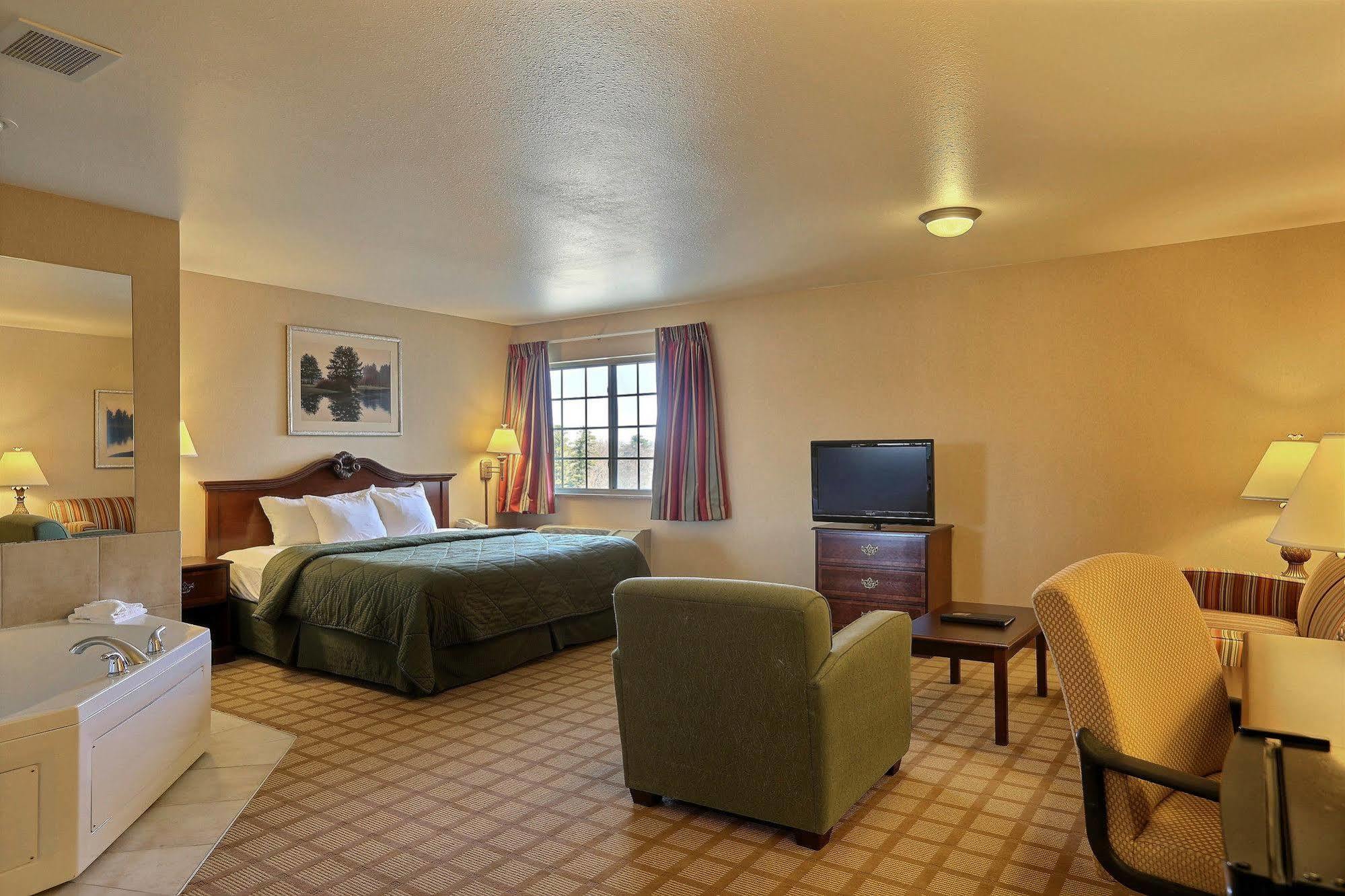 Boarders Inn & Suites By Cobblestone Hotels - Shawano エクステリア 写真