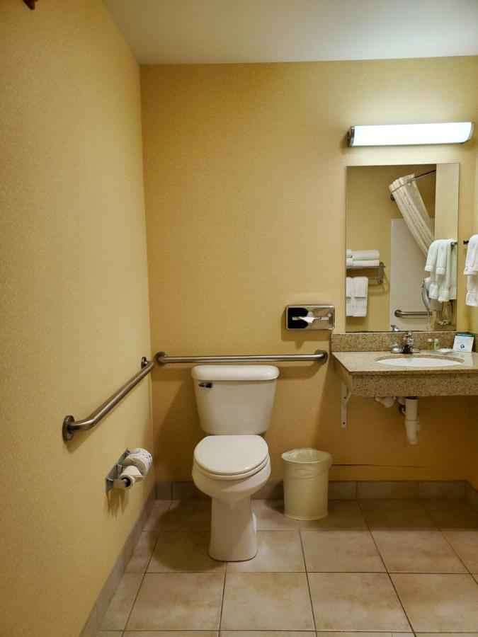 Boarders Inn & Suites By Cobblestone Hotels - Shawano エクステリア 写真