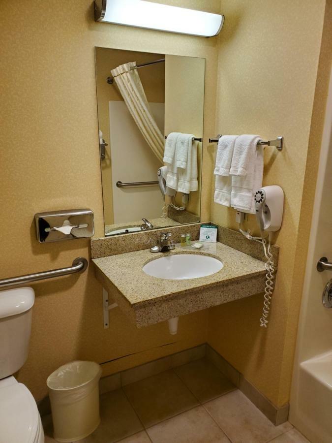 Boarders Inn & Suites By Cobblestone Hotels - Shawano エクステリア 写真
